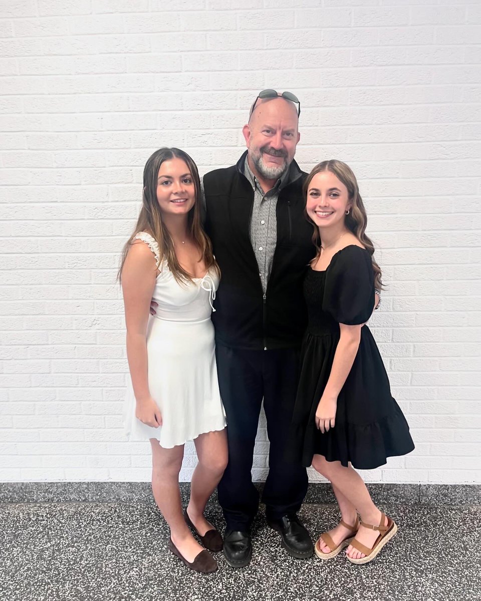 ThePeteD2's tweet photo. So Proud to be these Ladies #GirlDad. #NationalDaughtersDay Thanks FalconCommander for making it all possible https://t.co/lysIRgS1j9