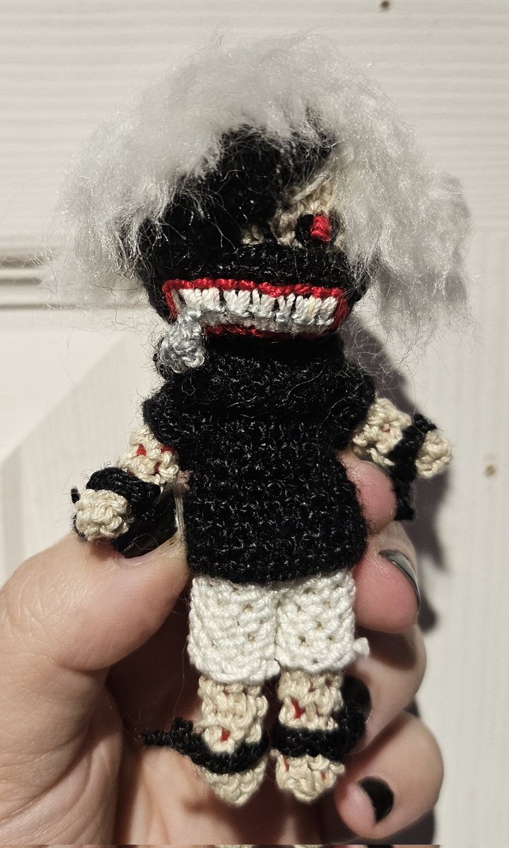 _BobaGum's tweet photo. I crocheted myself a keychain of Kaneki from Tokyo Ghoul. I just finished the anime and am halfway done the first part of the manga.

His hair is a bit wild; I may need to glue it down. He looks like he might bite me! https://t.co/EELTpjmBVi