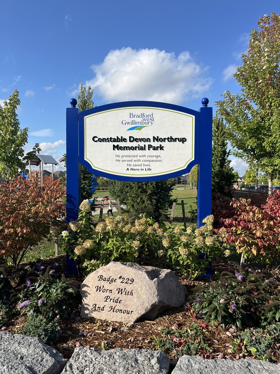 460km's tweet image. Today friends, family, and  members of @SouthSimcoePS held a #runtoremember ahead of the 20th Annual #NPOMR to honour Devon Northrup, Morgan Russell, &amp;amp; Alan Kuzmich. Together we paid tribute to their bravery and sacrifice, we will #neverforget 

#HeroesInLife #NPOMR202