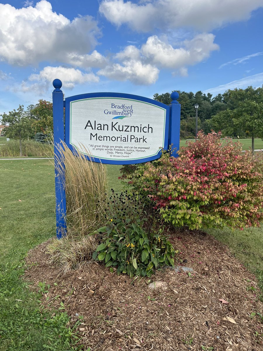 460km's tweet image. Today friends, family, and  members of @SouthSimcoePS held a #runtoremember ahead of the 20th Annual #NPOMR to honour Devon Northrup, Morgan Russell, &amp;amp; Alan Kuzmich. Together we paid tribute to their bravery and sacrifice, we will #neverforget 

#HeroesInLife #NPOMR202