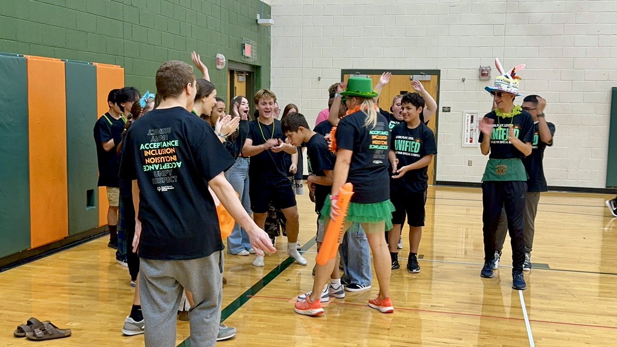 KrUnified's tweet photo. KRUnified PE took down Dyers class today…20-13! 🏆 We are 2-0….Bring on the next competitor! 🤩 #UnifiedPE #UnifiedKickball https://t.co/zSnisNkwGJ