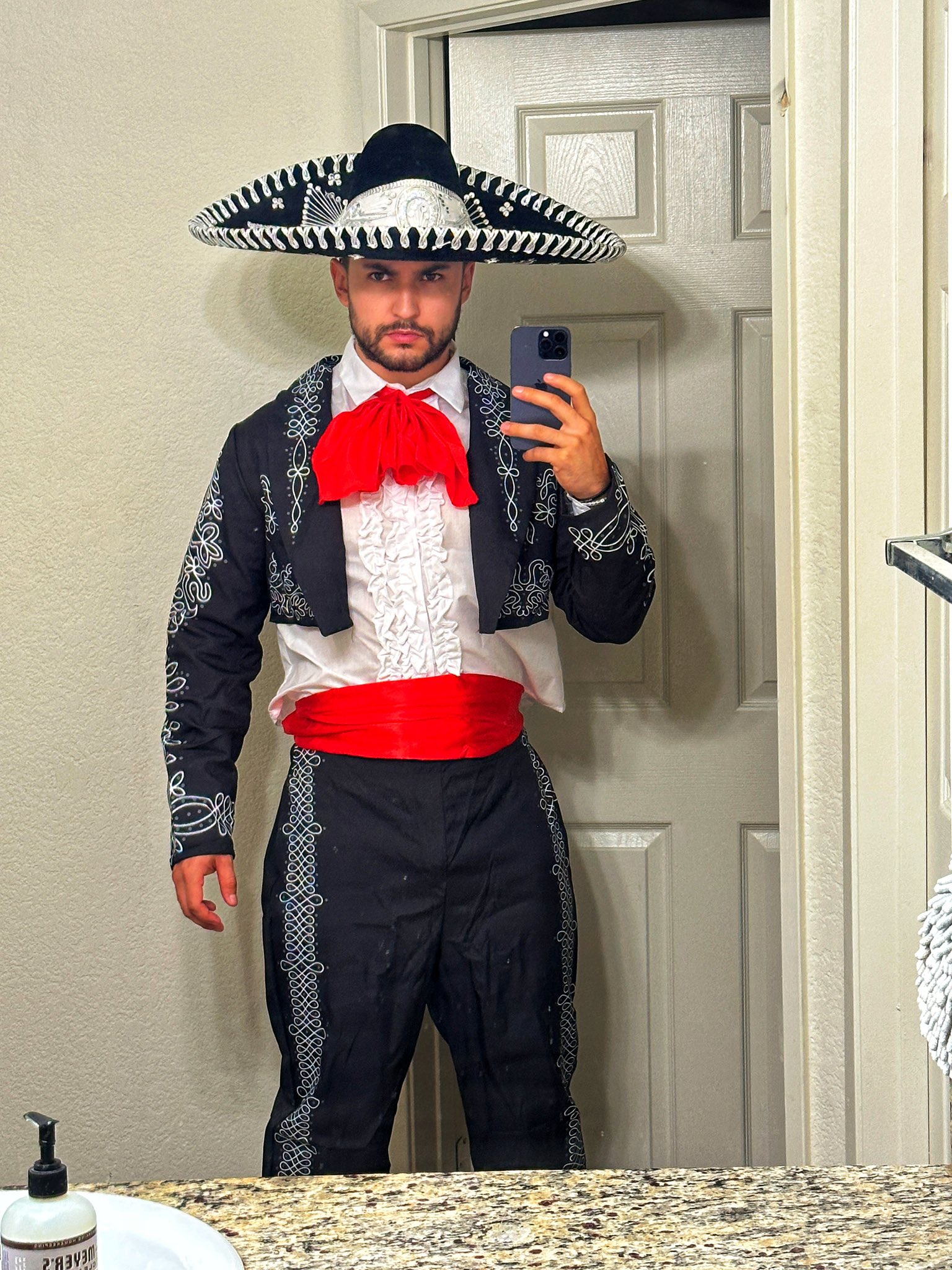 Do I now look Mexican enough? 🤠 https://t.co/DLdFPxMKdc