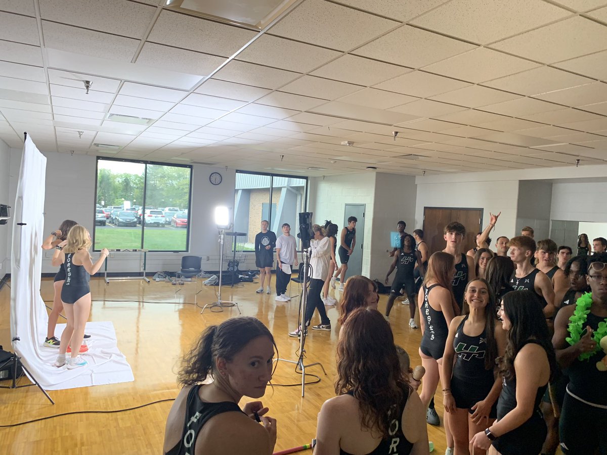 Austin Roark (@jumpscoachroark) on Twitter photo Media Day for HU Track and Field today!
<a href="/H20_carter/">Carter Vandermeer</a> doing his thing for the whole squad…
#FeartheForest🌲 Media Day for HU Track and Field today!
<a href="/H20_carter/">Carter Vandermeer</a> doing his thing for the whole squad…
#FeartheForest🌲