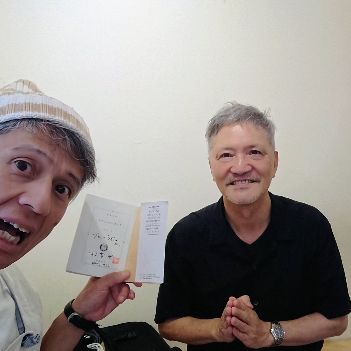 AWarashina's tweet photo. 先日、大学と前職の敬愛する先輩であり、小説家の @hmatsumiya #松宮宏 さんがご来店。
折角の機会、最新刊の #すたこらさっさっさ にサインを頂きました(笑)
この最新刊は大阪、しかも紀伊國屋書店が主な舞台となっている浪花人情物語。
そろそろ珈琲片手に #読書の秋 ってのも良いんじゃないかな～ https://t.co/3hmengt4JG