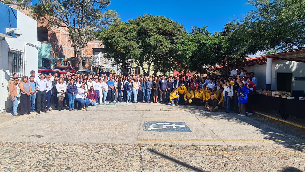 aguagobgente's tweet photo. #Entérate | Desde la #SMAOT, queremos expresar nuestro más sincero agradecimiento @albertocarvel por su dedicación y liderazgo al frente de la Secretaría. 🌎🫱🏾🫲🏿
Su compromiso y visión, deja una huella significativa en la política ambiental de #GTO. 🌳
¡Muchas gracias! 🙌🏾 https://t.co/dv1eiljh44