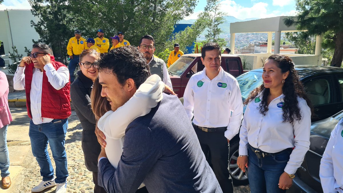 aguagobgente's tweet photo. #Entérate | Desde la #SMAOT, queremos expresar nuestro más sincero agradecimiento @albertocarvel por su dedicación y liderazgo al frente de la Secretaría. 🌎🫱🏾🫲🏿
Su compromiso y visión, deja una huella significativa en la política ambiental de #GTO. 🌳
¡Muchas gracias! 🙌🏾 https://t.co/dv1eiljh44
