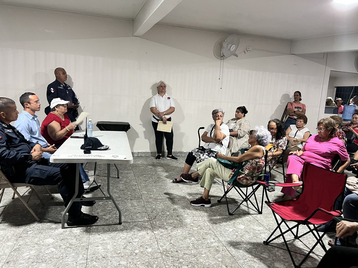 Parque_Lefevre's tweet photo. Hoy estamos reunidos con los vecinos vigilantes de #RepartoNuevoPanamá #Chanis #UrbanoPat #Romeral #SanGerardo #Casablanca #LaFontana y los estamentos seguridad para escucharlos y evaluar las propuestas para mejorar la seguridad en la comunidad #Seguridad https://t.co/I2XdE9lKvy