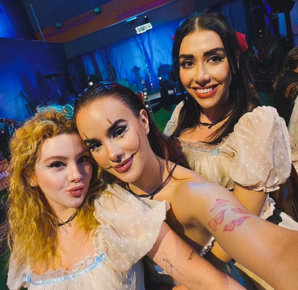 midnightjaade's tweet photo. Me duele mucho que les hayan quitado el top 3 a ellas que desde la semana 1 hicieron todo para llevar el reality en sus hombros y se ganaron al público por sus ocurrencias, corazón y fuerza, la están kgando y bien qlero, no es justo 💔💔

#LaCasaDeLosFamososMx #LCDLFMX2 https://t.co/no1B4H55qs