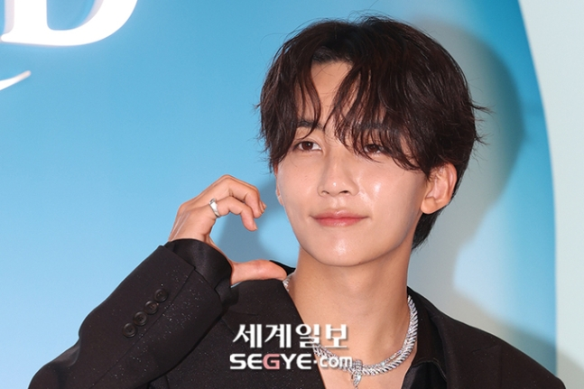 tang__kira's tweet photo. Jeonghan (SEVENTEEN) hari ini melaksanakan wajib militer

https://t.co/TXTsZpl5KP https://t.co/zbcZLOc8XQ