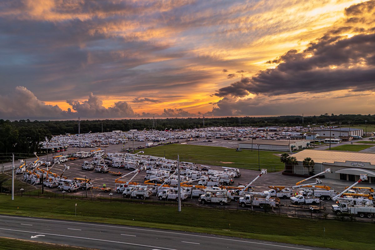 DWPhotographed's tweet image. Linemen staging in Pensacola, FL tonight in preparation of the incoming Hurricane Helene.
Stay safe everyone, and thank those that work tirelessly to get us back operational after major storms such as this one.
Keep watch, stay vigilant, listen to any evacuation orders from…