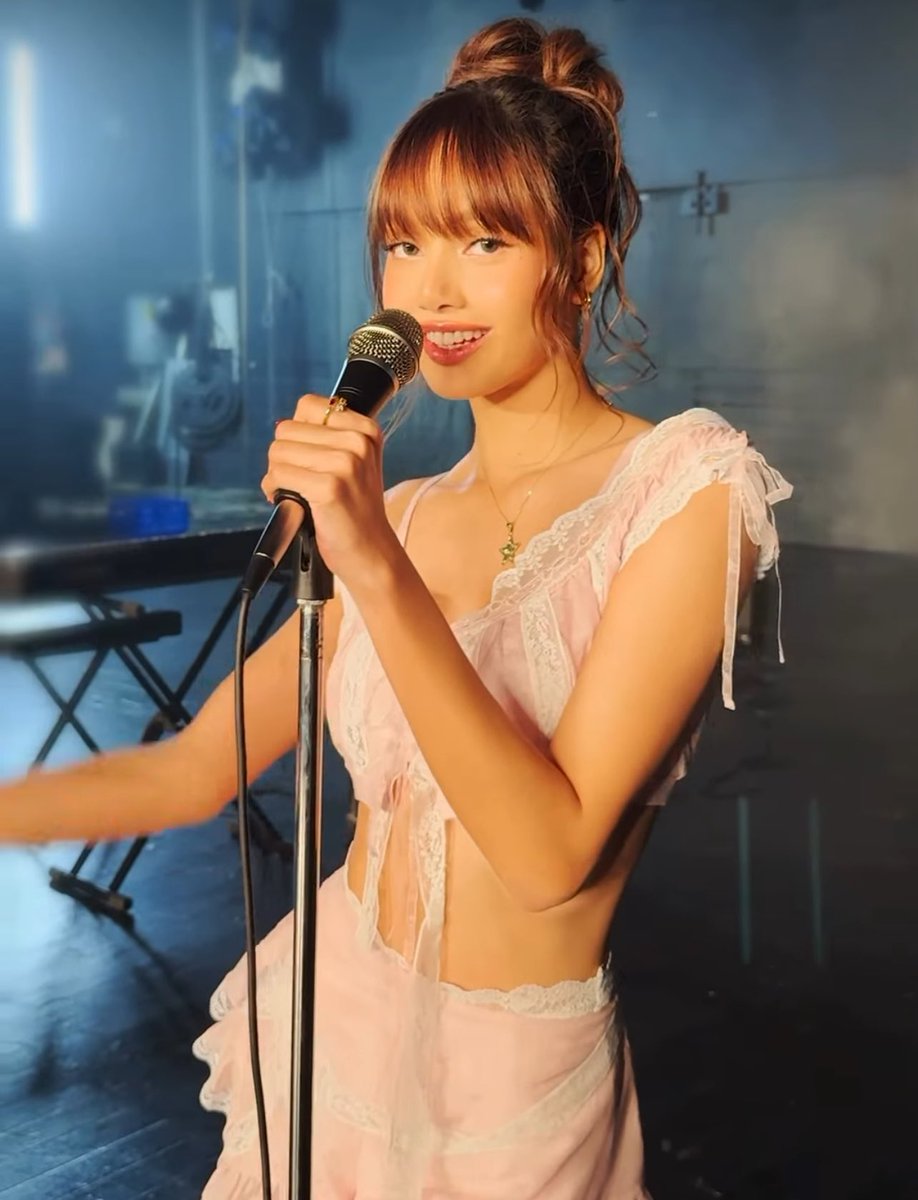 sunnysunlisa's tweet photo. CAN THIS POST GET 327 REPLIES AND RETWEETS FROM THE PEOPLE WHO CAN'T WAIT ANYMORE TO LISTEN TO THE NEW SONG OF #LISA??

RT and REPLY NOW!!

SO KISS ME LISA 
@wearelloud https://t.co/968r7elBVm