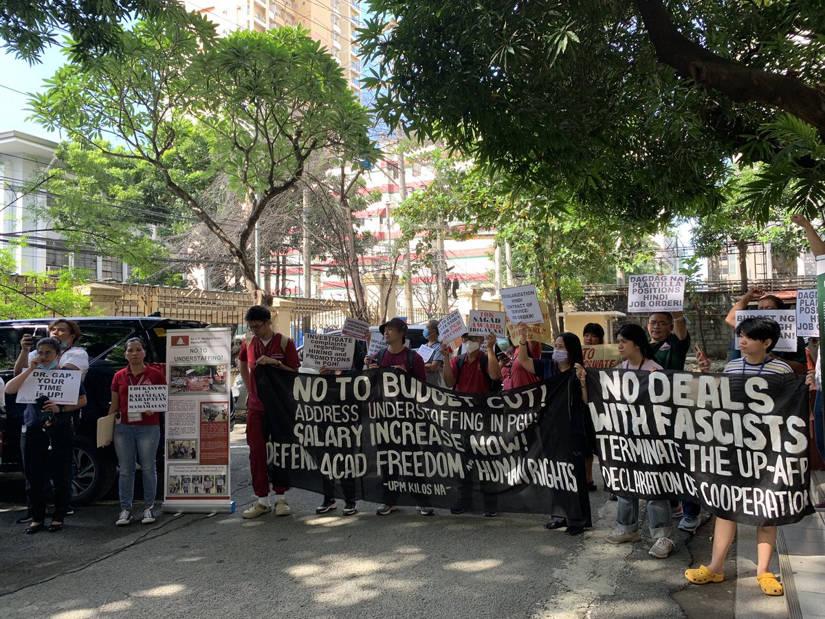 AngTagamasidUPM's tweet photo. NOW: Progressive groups mobilize in front of Salcedo Hall ahead of the 1393rd UP Board of Regents (BOR) meeting today, Sept. 26, to assert multi sectoral demands affecting university constituents.
#NoToBudgetCuts
#StandWithHCWs
#DefendAcademicFreedom
#DefendUP https://t.co/5tuwGbYi8l