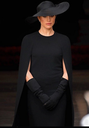 DuchessDoNuffin's tweet photo. Is it just me, or is something not right? It seems like #MeghanMarkle is backing away from #KateMiddleton Who was abusing whom? Something was going on here. #theSussexes #HarryandMeghan
#DuchessMeghan #PrinceHarry #PrinceArchie #PrincessLilibet #Squaddies ☕ #shareyourViews ✍️ https://t.co/0Ti6dQLMp3