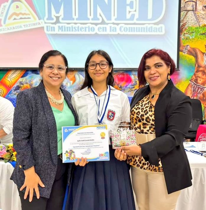 MunicipalMat21's tweet photo. Felicitamos a: 🥳🥳🥳
*Br. Aydin Isabel Loredo Zeledón del Instituto Nacional Eliseo Picado - Matagalpa que obtuvo el primer lugar en la Etapa Nacional del Certamen Mejor Estudiante de Secundaria "Aprendiendo para crear, Innovando para transformar".
#envictoriaseducativa https://t.co/NDLe55hVvj