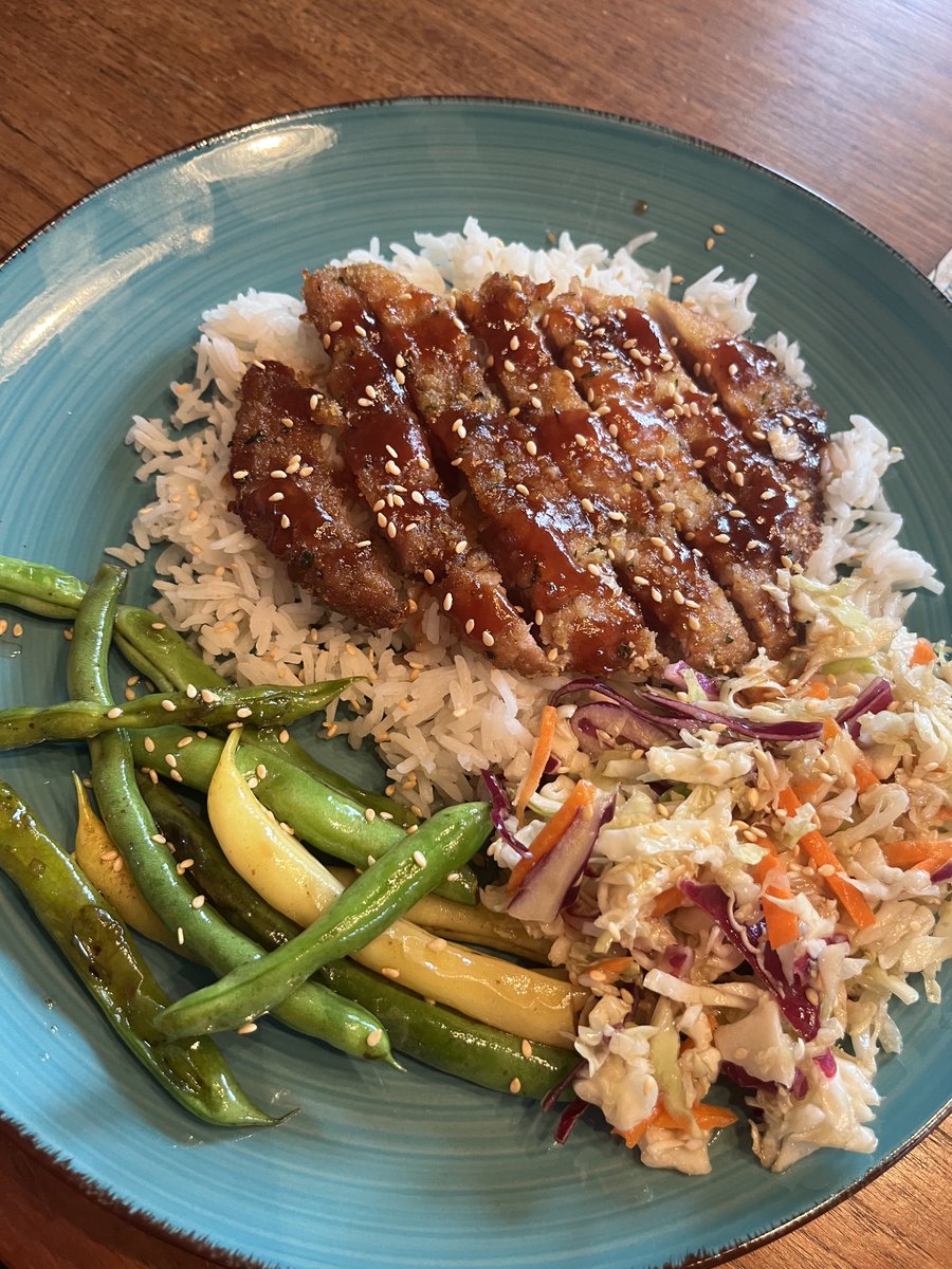 Pork cutlet katsu over rice with sesame ginger slaw and Japanese style beans from our garden
Thanks ⁦<a href="/chefheidifink/">Heidi Fink</a>⁩ ⁦<a href="/CHEK_News/">CHEK News</a>⁩ #CookingOnTheCoast