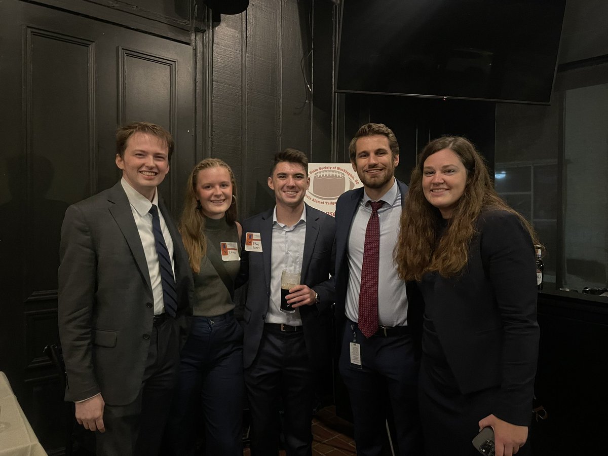 ILStateSociety's tweet photo. Great to see so many friends and meet new ones at tonight’s Illinois State Society Tailgate Event #JoinILSS #ILinDC #twill https://t.co/Da6up0YhFI