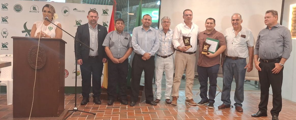 #SantaCruz
"SENASAG presente en la FEXPO CRUZ 2024"
Con el objetivo de gestionar nuevos mercados de exportación con los empresarios del sector agropecuario , el director General Ejecutivo del #Senasag Ing. Juan Miguel Quiroz Ugarte participó del acto inaugural #Fexpocruz_2024