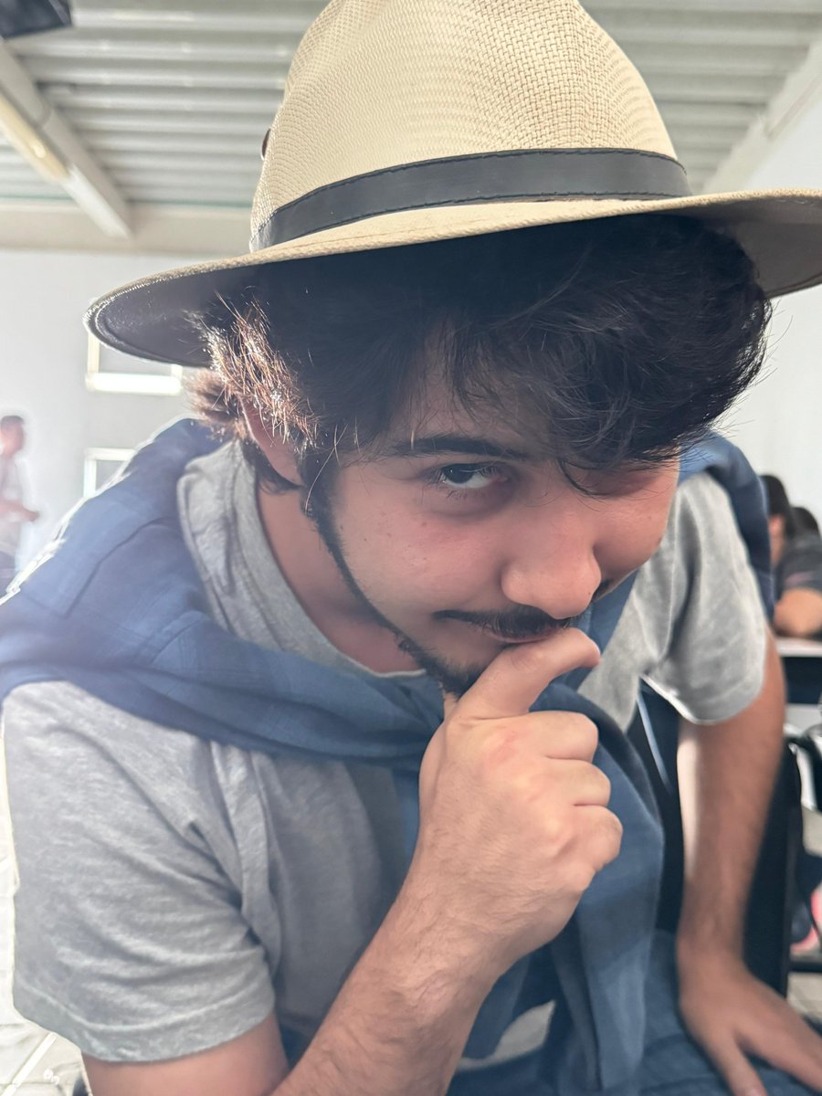 MercadexI's tweet photo. IM DYING!!!!... smooth operater https://t.co/IZ1s3ZkDsD