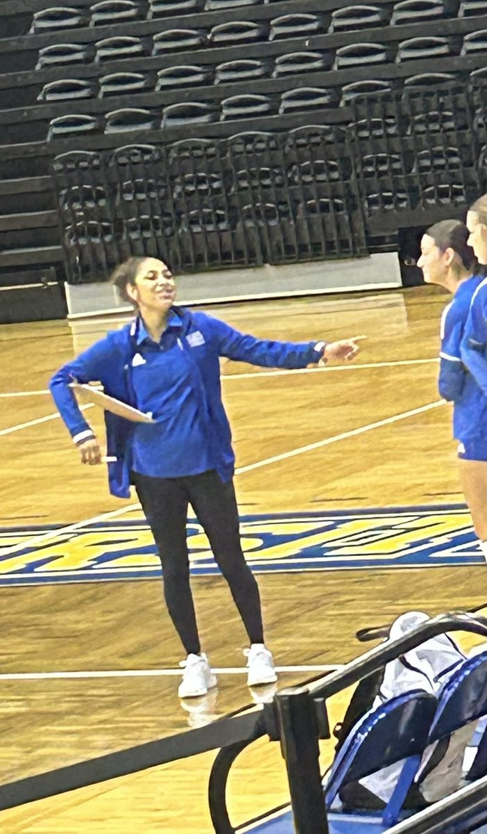 samuelclemensvb's tweet photo. So pumped we got to support not just one, but TWO SCVB alums tonight! Got to see Tayae (‘24) play and Alexa (‘18) coach for TAMUK! We are so proud of you ladies!💙 #onceabuffalwaysabuff https://t.co/bnkrkT9GUw