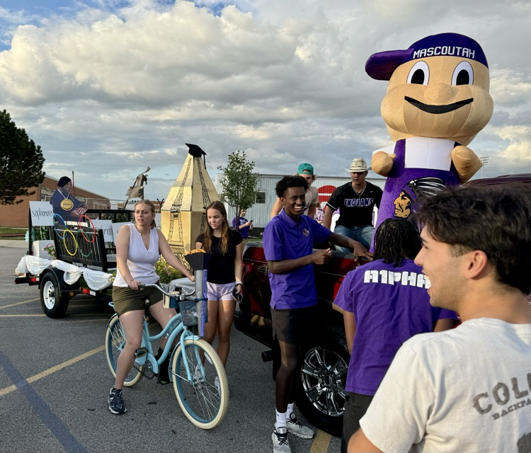 M19_MHS's tweet photo. 2024 MHS Homecoming Parade and Movie Night on Alumni Field!!!!  Making memories to last a lifetime!! 💜 #MHSTheHighSchoolOfChoice https://t.co/tlLUpaw8Hc