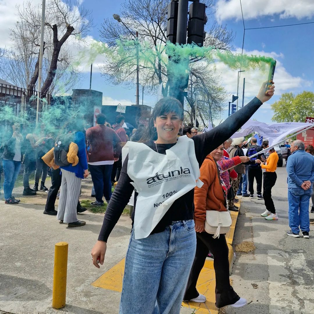 📣NO AL VETO A LA LEY DE FINANCIAMIENTO UNIVERSITARIO📣
De cara a la Marcha Federal Universitaria, la comunidad de la UNLa salió a defender la Universidad Pública y exigir el NO al veto.
#UniversidadPúblicaSiempre
#MarchaFederalUniversitaria