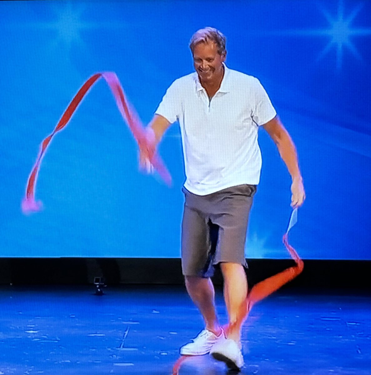 he may be waving red flags, but Dan is an absolute green flag

#TheGoldenBachelorette