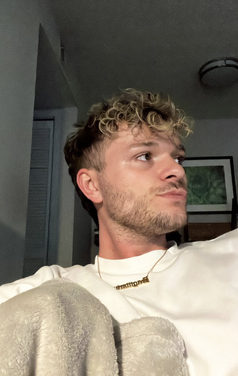 coltonjones1's tweet photo. Haven’t posted in a while, let’s post. xoxo https://t.co/9EhDlk0J88