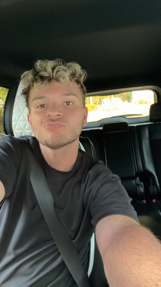 coltonjones1's tweet photo. Haven’t posted in a while, let’s post. xoxo https://t.co/9EhDlk0J88