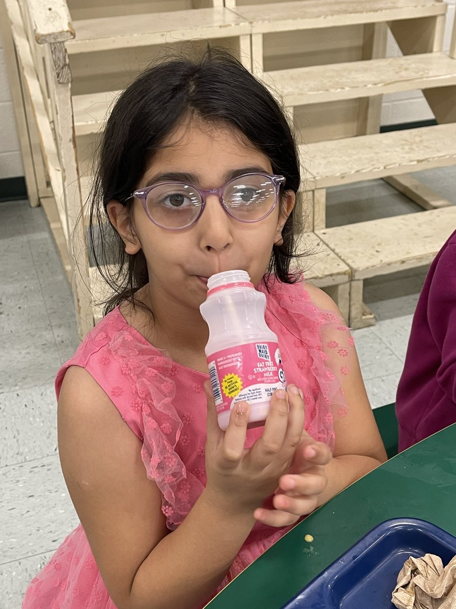 MNEStheBest's tweet photo. @PWCSNutrition #WorldSchoolMilkDay  @MNEStheBest  Celebrating the health benefits of milk! https://t.co/c2OXKXtD9E