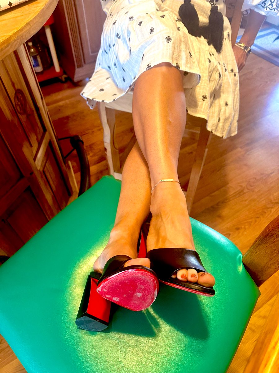 JeniML93's tweet photo. #ootd @LouboutinWorld #heels #ALovesA #dress @MCMtweets #handbag https://t.co/I6mAbwYD1j