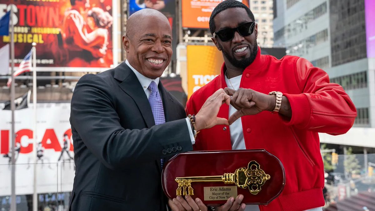 Puff &amp; Eric Adams gotta recreate this picture with the key to their jail cell