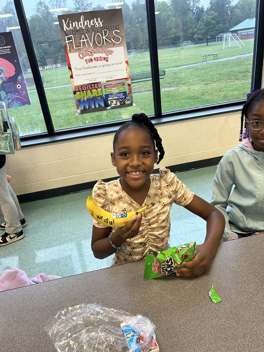 PathwaysPE's tweet photo. We just love our child nutrition staff!!! They are always doing cute things to brighten the kids day!!! Just look at the smiles❤️
@KristinMattison https://t.co/VlX7aeRwyT