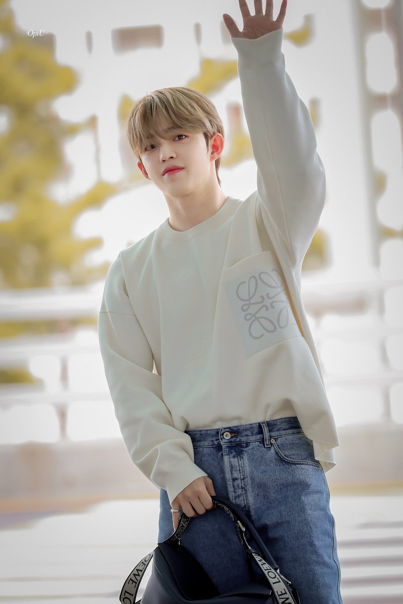 OptUScoups's tweet photo. 240926

SCOUPS FOR LOEWE PFW
#SCOUPSxLoeweSS25 
#ParisFashionWeek #LoeweSS25 

#에스쿱스 #SCOUPS
#승철 #최승철 
#세븐틴  #SEVENTEEN  
@pledis_17 https://t.co/aslptAT16f
