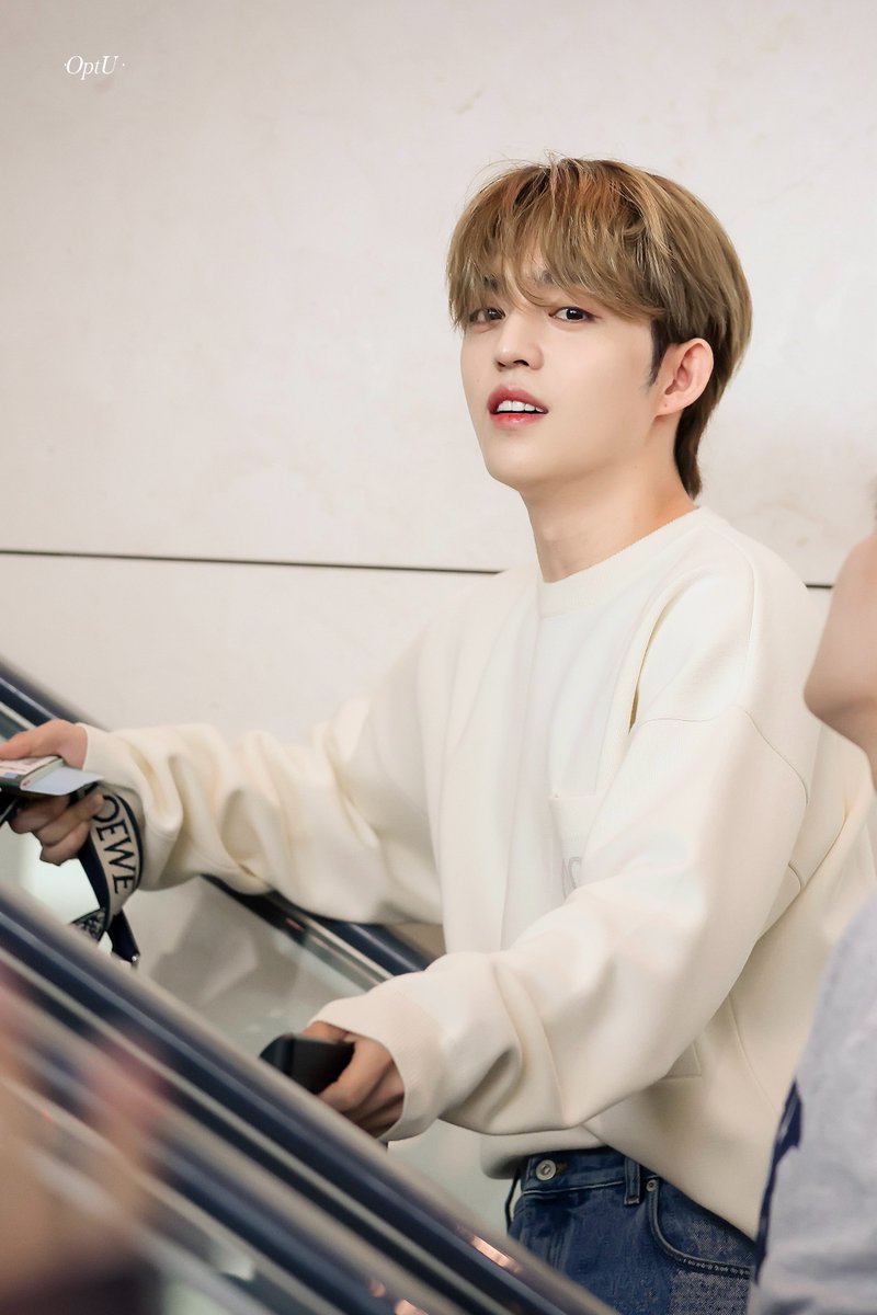 OptUScoups's tweet photo. 240926

SCOUPS FOR LOEWE PFW
#SCOUPSxLoeweSS25 
#ParisFashionWeek #LoeweSS25 

#에스쿱스 #SCOUPS
#승철 #최승철 
#세븐틴  #SEVENTEEN  
@pledis_17 https://t.co/aslptAT16f