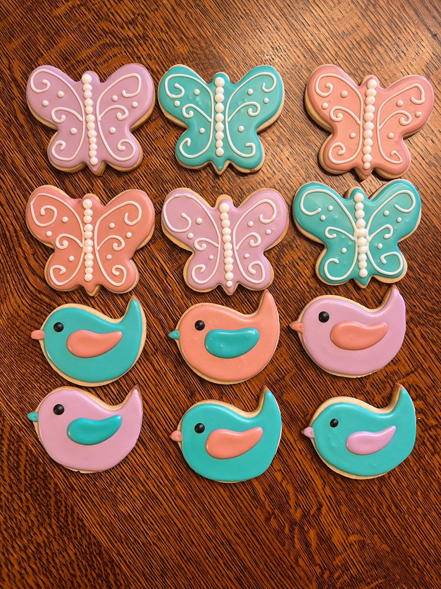 HeatherJLaffey's tweet photo. Enjoy the fun touchpoints from @DallasISDSupt to show appreciation to @LongfellowCEA and others throughout @dallasschools!๐ Plus, the shreds are reused to pack cookies sent to kids impacted by critical illness through @IcingSmiles! ๐ช#sustainability โป๏ธ๐#hobbybaker #allforkids https://t.co/YKiuWSj45H