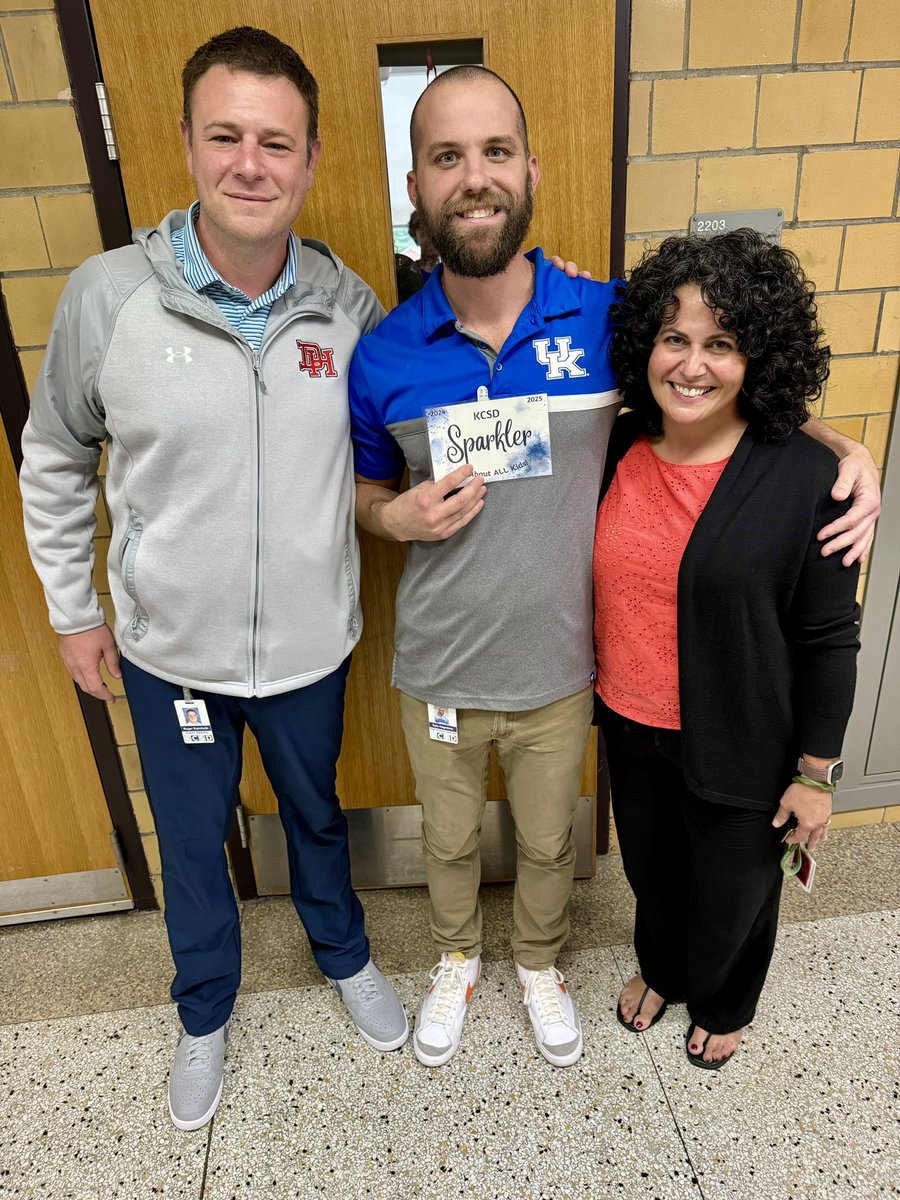 CollierTiffKCSD's tweet image. Big shoutout to Mr. Hagedorn for being the KCSD Sparkler of the day during the HQIR Learning Walks!! 🎇 #teamkenton #kcsdropedintoreading #kcsd