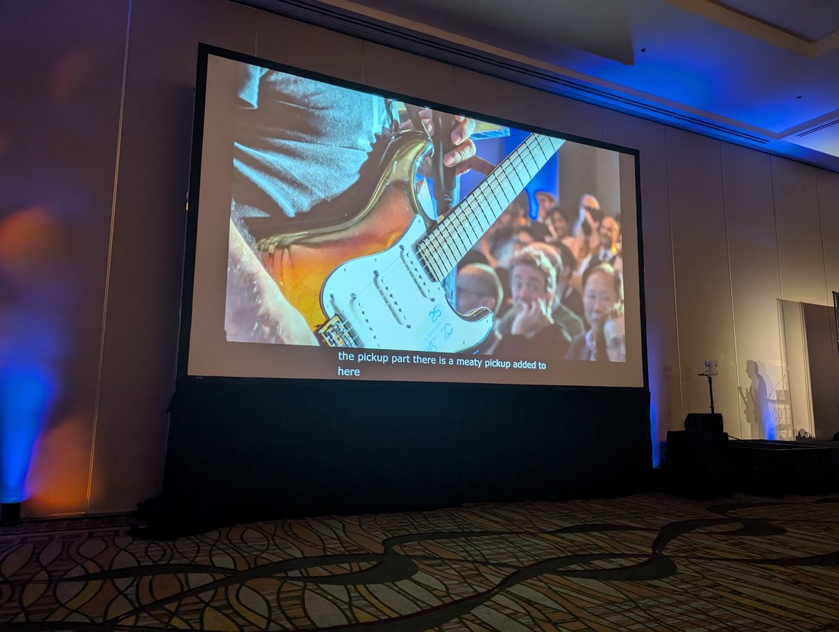 ryoyakawai's tweet image. わぉ！！村井先生が #webmidi のときに使ってもらった #Roland さんのMIDIギターを #W3C の30周年の記念トークで使ってくれてる😊
#AMEI #YAMAHA #KORG