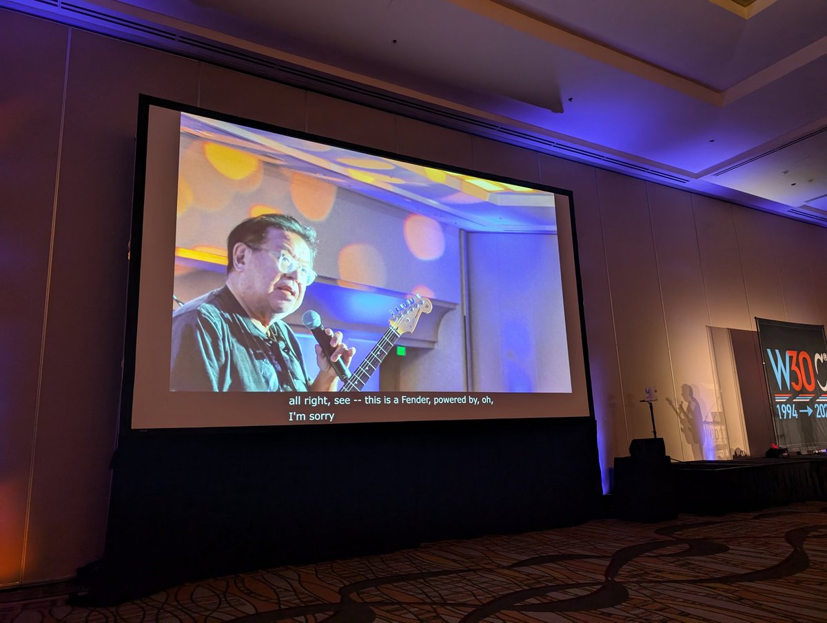 ryoyakawai's tweet image. わぉ！！村井先生が #webmidi のときに使ってもらった #Roland さんのMIDIギターを #W3C の30周年の記念トークで使ってくれてる😊
#AMEI #YAMAHA #KORG