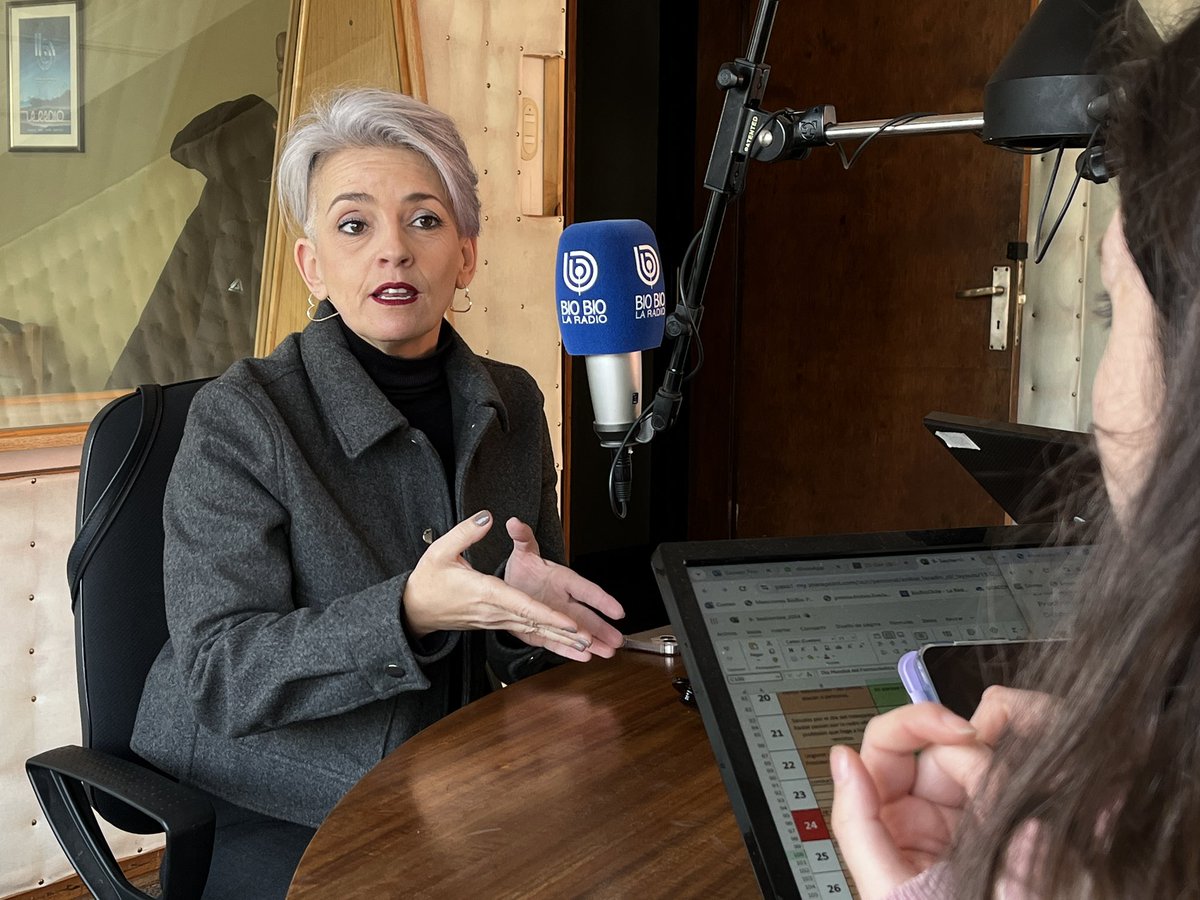 SeremiCienciaS's tweet photo. 📻 ENTREVISTA | Hoy la Seremi @gaia_stegui estuvo en Radio @biobio de #PuertoMontt conversando sobre el nuevo Fondo de Investigación para las Universidades (FIU), la gira #AstroExpediciones2024, el y el #FestivaldelaCiencia 🙌🏽🔭📚#MinCienciaEnMedios https://t.co/aqpikV3byH