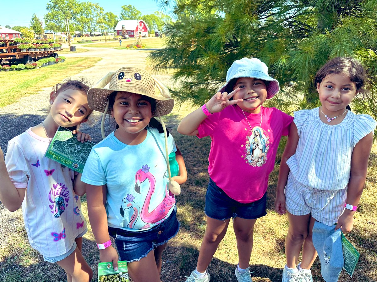 MrsInglat's tweet photo. More fun on the farm!! At Richardson’s, 2nd grade learned all about Christmas trees, and corn, all while having so much fun! Everyone went home with a pumpkin, too! @VV_Voyagers https://t.co/TGLRkNQjMq
