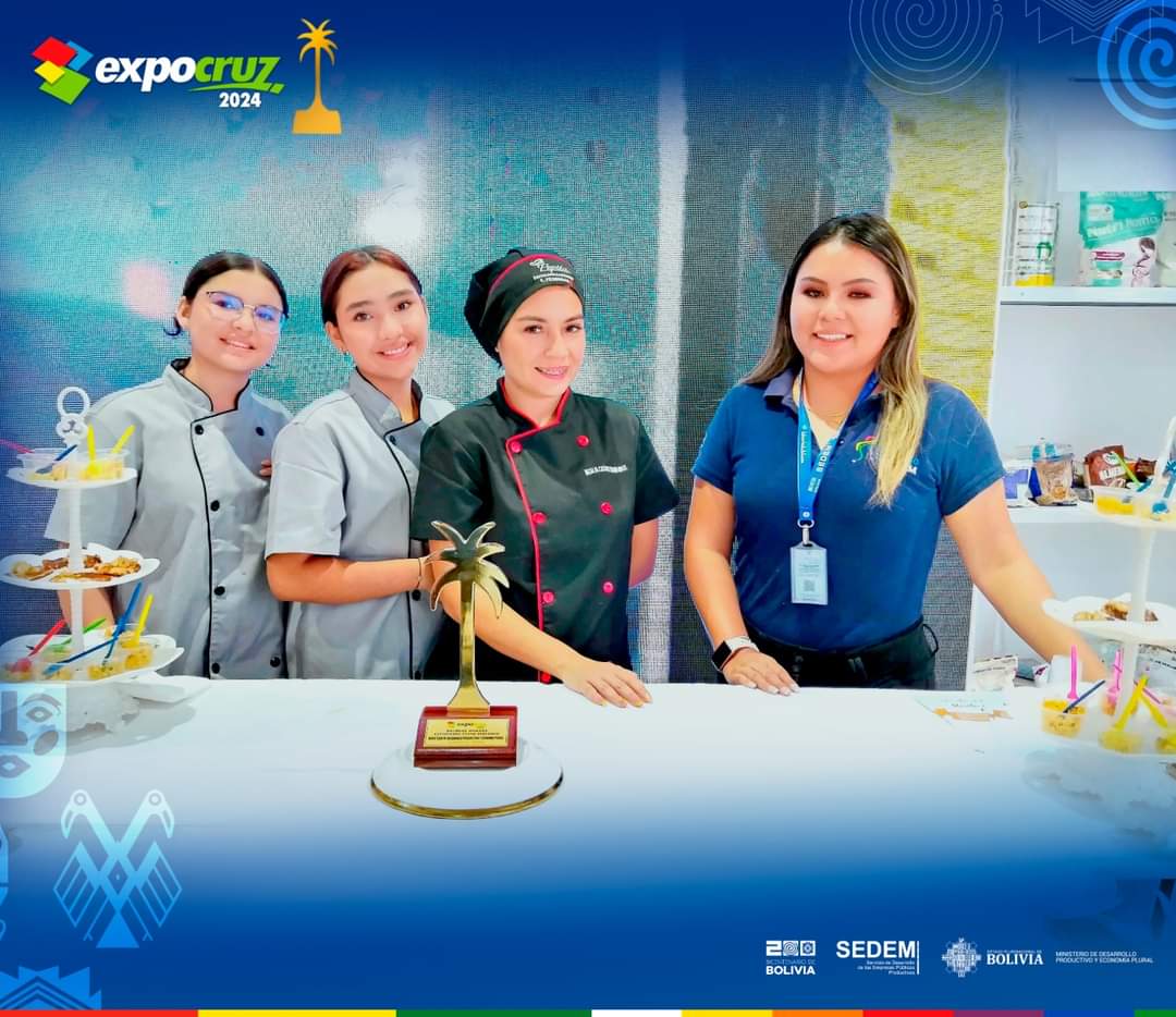 Sedem_Bolivia's tweet photo. el stand del #SEDEM se caracteriza por mostrar la implementación de las nuevas plantas industriales y los productos de calidad que producen las empresas públicas productivas con el sello “Hecho en Bolivia”. 
#IBAE #Ecebol #IBQ #Envibol #EEPAF #Subsidio https://t.co/yMVZxlALIC