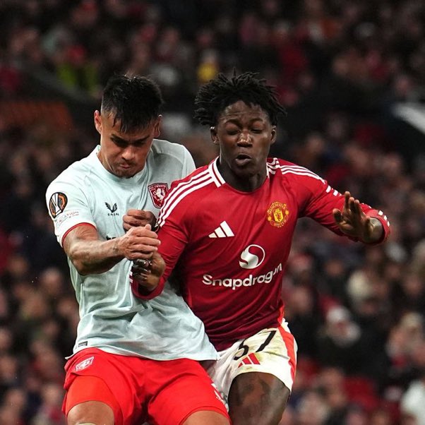 utdfocusid's tweet photo. Lo bayangin, pemain sekaliber dia, European top defender quality dengan usia yang masih muda, punya peluang besar buat dipanggil Tim Nasional Belanda, tapi memilih menanggalkan paspor Belandanya demi Indonesia. #Blibli @bliblidotcom 

Rela meninggalkan semua privilege sebagai warga Uni Eropa demi mimpi Indonesia ke Piala Dunia. Sebuah pertaruhan besar bagi pemuda sepotensial dia.

#utdfocusid