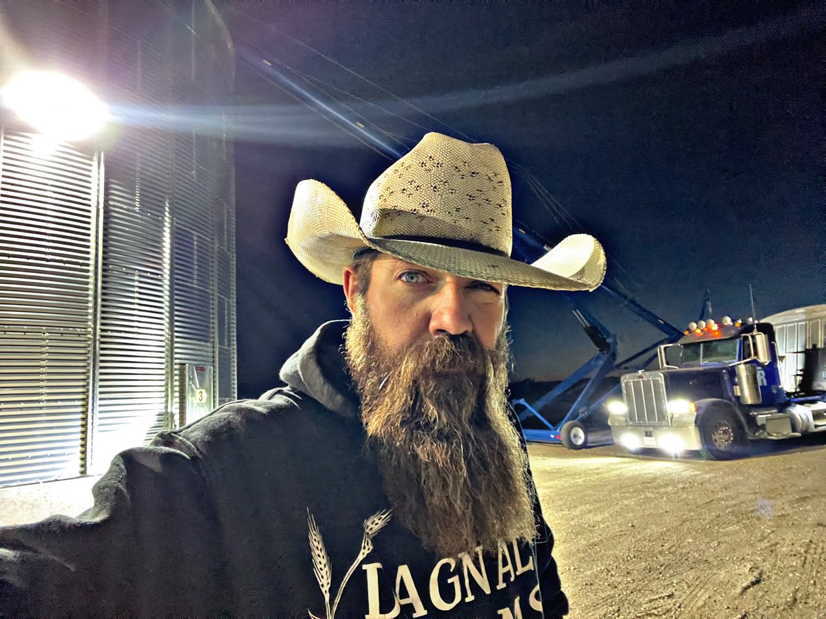 QuickDickMcDick's tweet photo. You never truly appreciate good lighting unless you held the flashlight for your dad as a kid...
Stay safe out there all you dark burnin combine jockeys!
#HeyBlueball https://t.co/fMP31I04nG