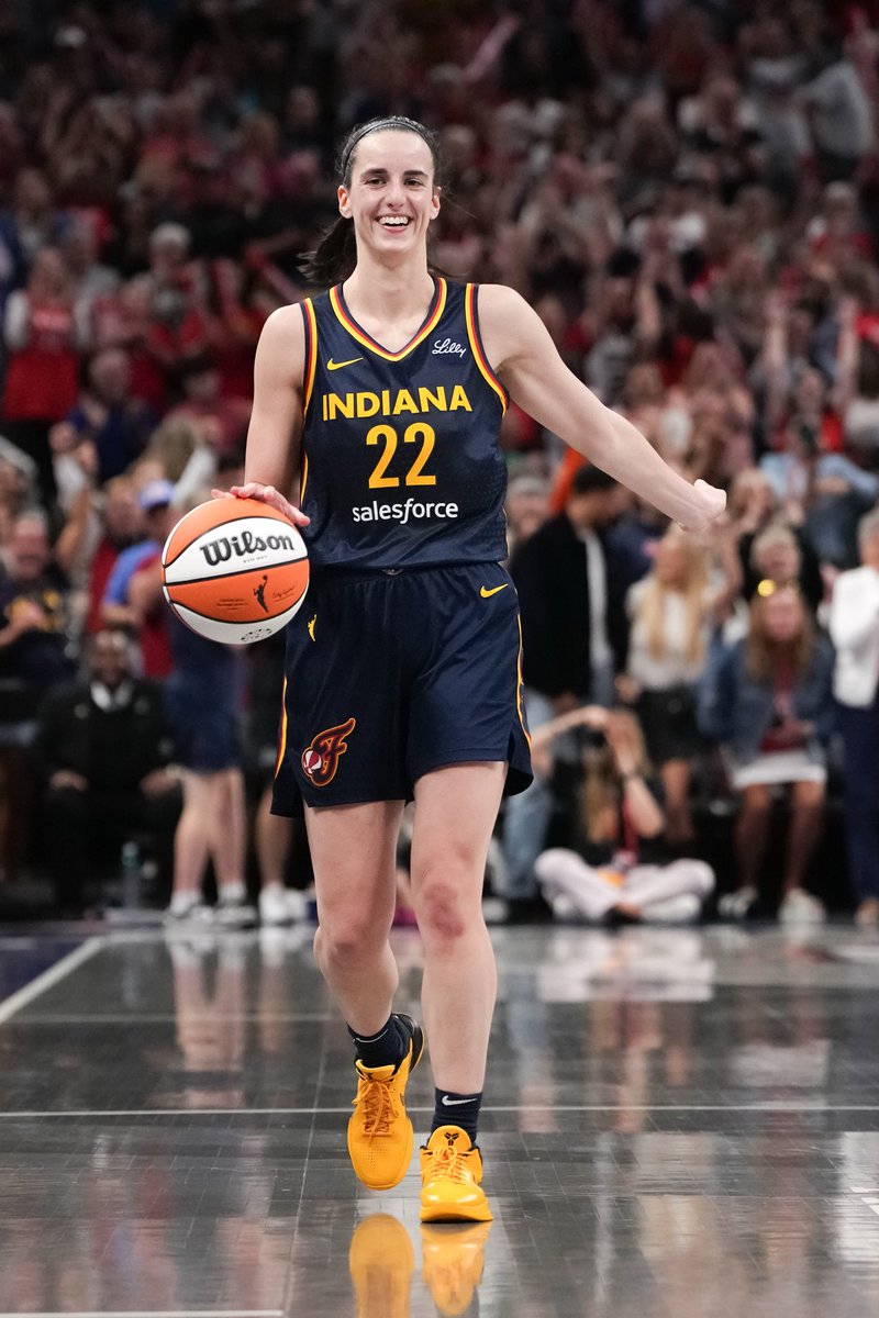 Shoutout Caitlin Clark for an UNREAL rookie season 👏

⭐️ First rookie to record a triple-double
⭐️ WNBA record for mosts assists in a season
⭐️ Record for most threes made by a rookie
⭐️ Fastest player to 500 PTS &amp; 200 AST
⭐️ Helped lead Fever to 1st playoff app. since 2016

And