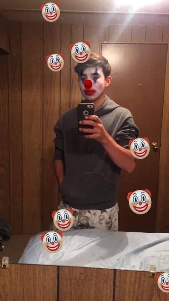 Así se ve la persona que busca una relación seria en estos tiempos 🤡🤡🤡