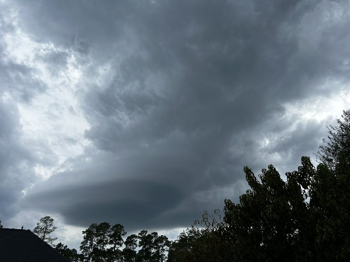 Robbie_W1RCP's tweet photo. I took two pictures of clouds today. The sunrise, and then as I was strapping my camper down this afternoon I saw this UFO cloud. Already received 2 inches of rain in the last 3 hours.
https://t.co/VF5NcfkXiD
#HurricaneHelene #swga #wx https://t.co/A9zV2mG5Bg