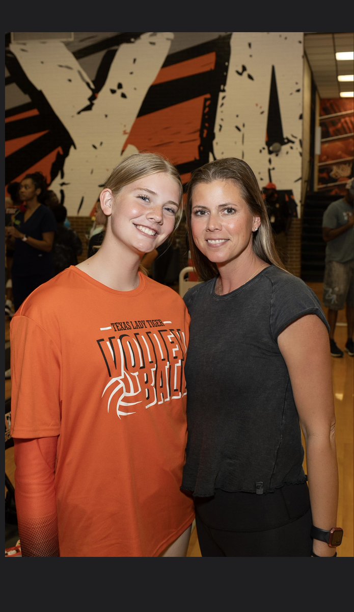 Erin, we appreciate everything you do! We don’t say it enough! Thank you for capturing memories that live forever! 🏐🧡🖤🐅 📸