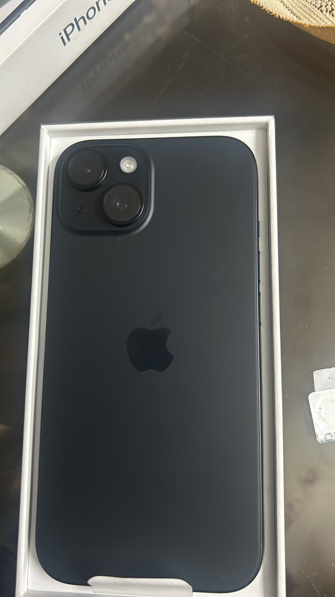 Deep_kalra_'s tweet photo. Just received iPhone 15 from Flipkart but after checking Apple's coverage, I found it's a pre-activated device having coverage only till 21 August 2025, What should I do? @Flipkart @flipkartsupport @DealBeeOfficial @GyanTherapy 
#BigBillionDays https://t.co/e0fDnbZteF