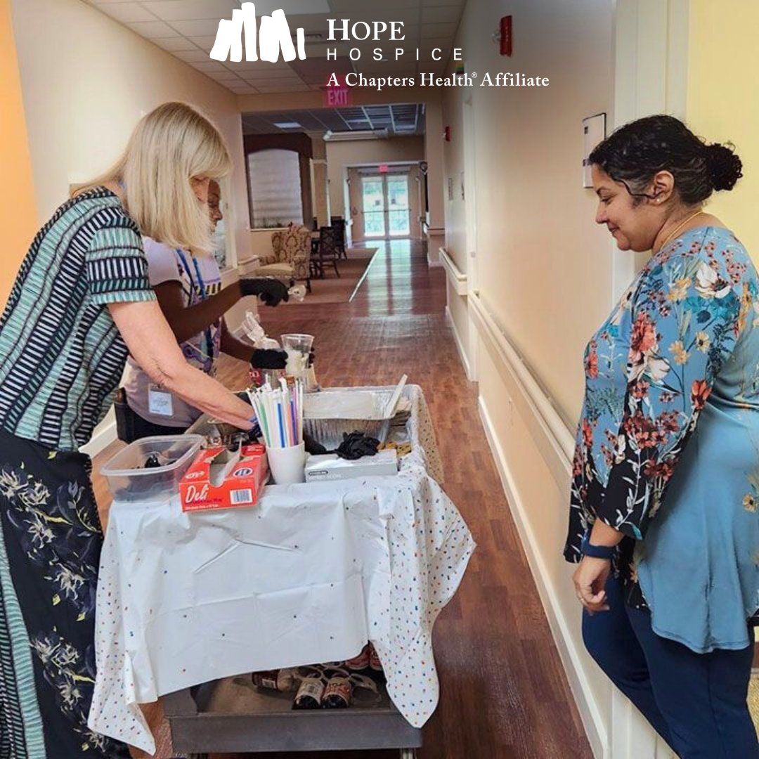 Chapters_Health's tweet photo. Hope Hospice, a Chapters Health affiliate, celebrated #NationalRootBeerFloatDay with sweet treats! Volunteers Erica and Monica served root beer floats and fresh cookies at the hospice house and PACE Center. Big thanks for spreading joy and smiles!

#VolunteerAppreciation https://t.co/sI1MFQliyr