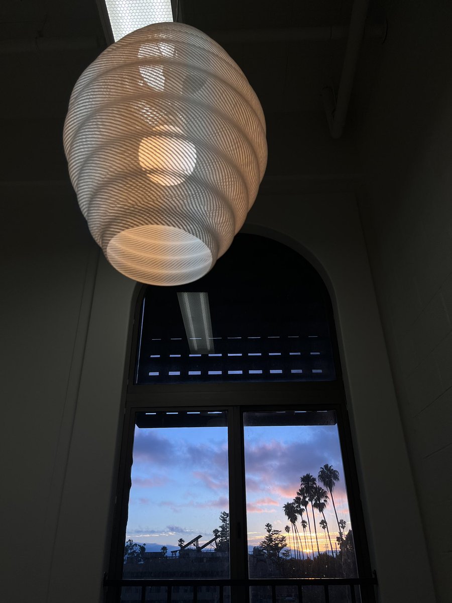 lining_yao's tweet image. Working till the sunset at the lab. Appreciating the luxury scenes over the window. @Cal_Engineer @BerkeleyME